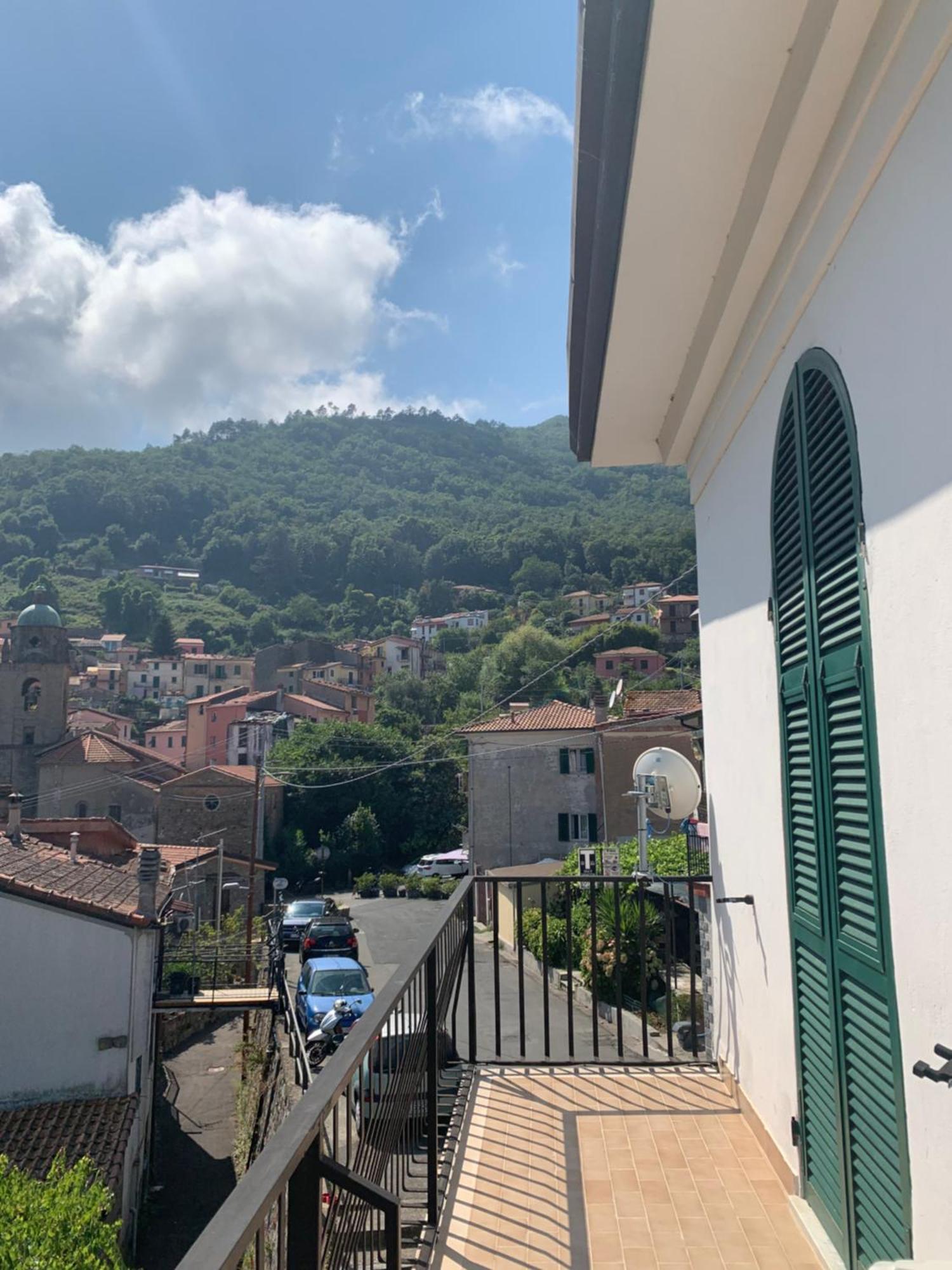 Apartamento A Casa Di Atti Biassa Exterior foto